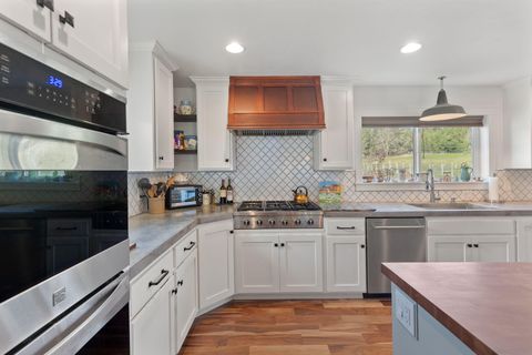 Tiny photo for 3990 Jerome Prairie Road, Grants Pass, OR 97527 (MLS # 220214216)