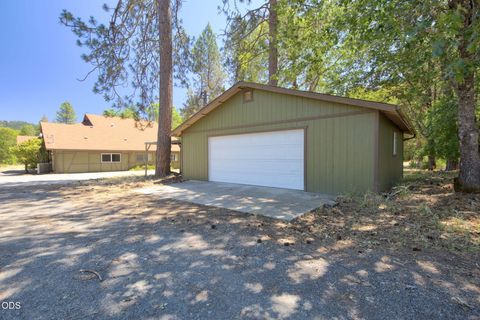 Tiny photo for 925 Meadow View Drive, Williams, OR 97544 (MLS # 220223660)