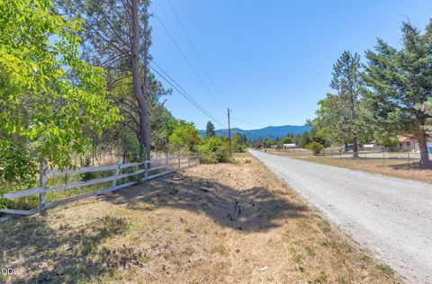 Tiny photo for 925 Meadow View Drive, Williams, OR 97544 (MLS # 220223660)