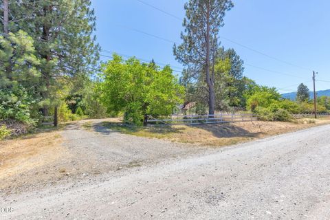 Tiny photo for 925 Meadow View Drive, Williams, OR 97544 (MLS # 220223660)