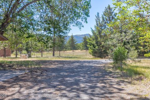 Tiny photo for 925 Meadow View Drive, Williams, OR 97544 (MLS # 220223660)