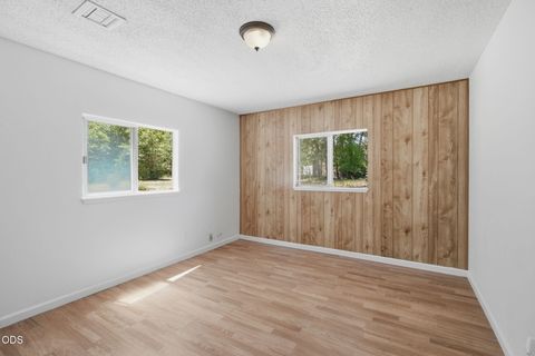 Tiny photo for 925 Meadow View Drive, Williams, OR 97544 (MLS # 220223660)