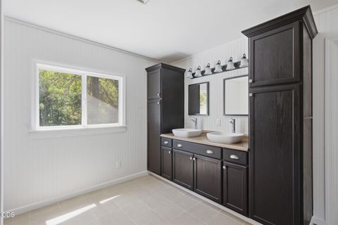 Tiny photo for 925 Meadow View Drive, Williams, OR 97544 (MLS # 220223660)