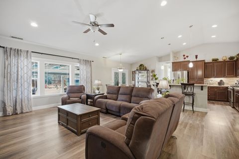 Tiny photo for 17463 Egret Drive, Bend, OR 97707 (MLS # 220217348)