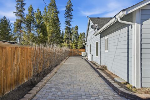 Tiny photo for 17463 Egret Drive, Bend, OR 97707 (MLS # 220217348)