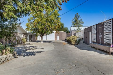 Tiny photo for 2752 SW Aaron Street, Madras, OR 97741 (MLS # 220215202)