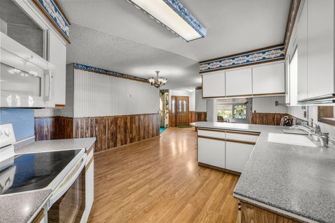 Tiny photo for 2752 SW Aaron Street, Madras, OR 97741 (MLS # 220215202)