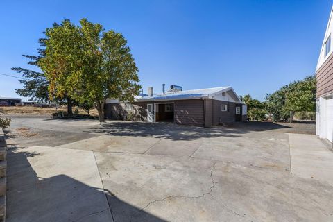 Tiny photo for 2752 SW Aaron Street, Madras, OR 97741 (MLS # 220215202)