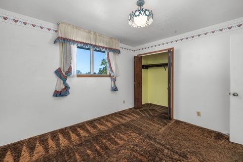 Tiny photo for 2752 SW Aaron Street, Madras, OR 97741 (MLS # 220215202)
