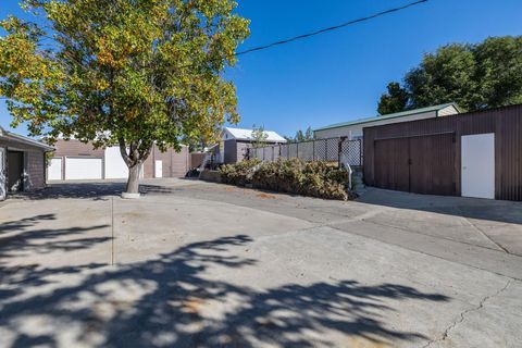 Tiny photo for 2752 SW Aaron Street, Madras, OR 97741 (MLS # 220215202)