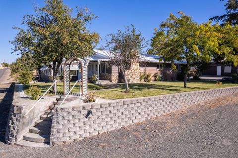 Tiny photo for 2752 SW Aaron Street, Madras, OR 97741 (MLS # 220215202)