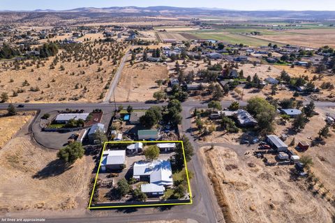 Tiny photo for 2752 SW Aaron Street, Madras, OR 97741 (MLS # 220215202)