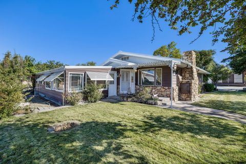 Tiny photo for 2752 SW Aaron Street, Madras, OR 97741 (MLS # 220215202)