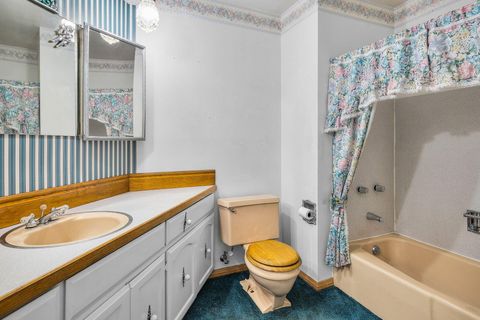 Tiny photo for 2752 SW Aaron Street, Madras, OR 97741 (MLS # 220215202)