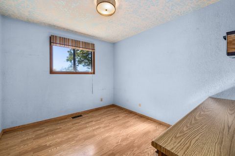 Tiny photo for 2752 SW Aaron Street, Madras, OR 97741 (MLS # 220215202)