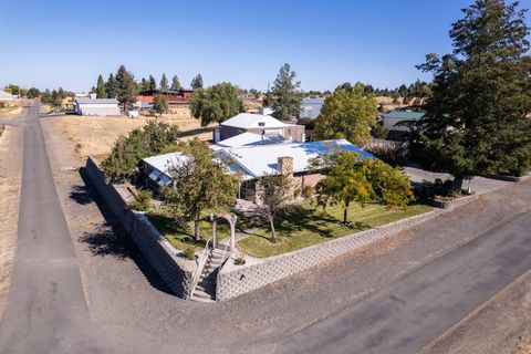 Photo of 2752 SW Aaron Street, Madras, OR 97741 (MLS # 220215202)