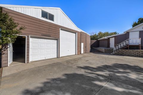 Tiny photo for 2752 SW Aaron Street, Madras, OR 97741 (MLS # 220215202)