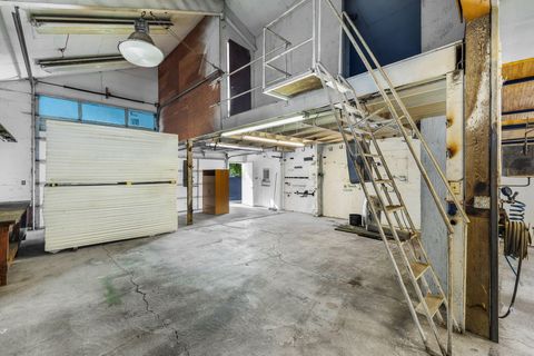 Tiny photo for 2752 SW Aaron Street, Madras, OR 97741 (MLS # 220215202)