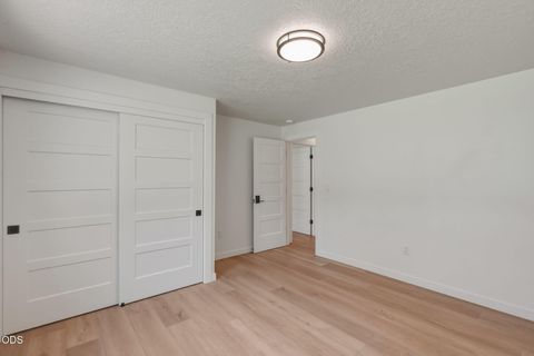 Tiny photo for 20422 Bullblock Road, Bend, OR 97702 (MLS # 220223299)