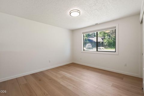 Tiny photo for 20422 Bullblock Road, Bend, OR 97702 (MLS # 220223299)
