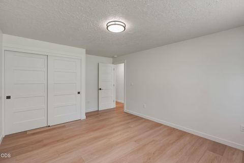Tiny photo for 20422 Bullblock Road, Bend, OR 97702 (MLS # 220223299)