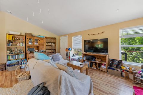 Tiny photo for 1247 Panther Gulch Road, Williams, OR 97544 (MLS # 220217471)