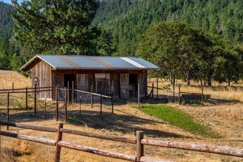 Tiny photo for 1247 Panther Gulch Road, Williams, OR 97544 (MLS # 220217471)
