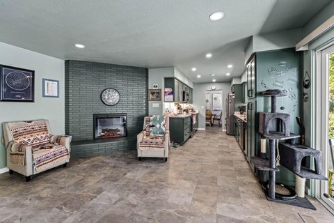 Tiny photo for 740 NW Kinney Street, Grants Pass, OR 97526 (MLS # 220213951)