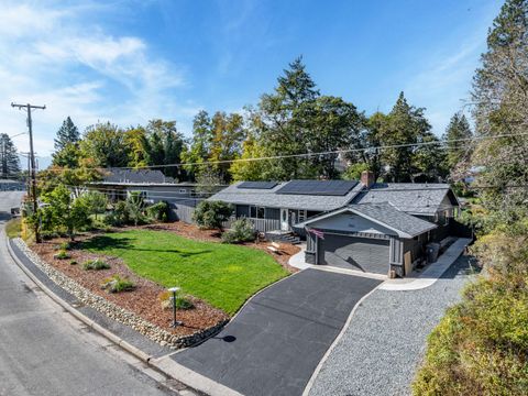 Tiny photo for 740 NW Kinney Street, Grants Pass, OR 97526 (MLS # 220213951)