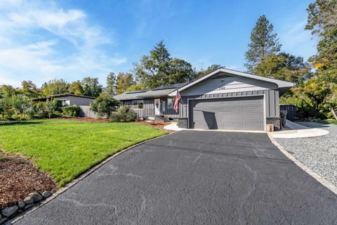 Tiny photo for 740 NW Kinney Street, Grants Pass, OR 97526 (MLS # 220213951)