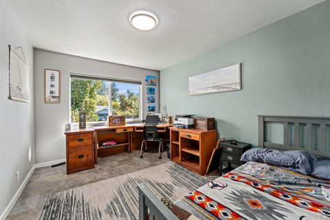 Tiny photo for 740 NW Kinney Street, Grants Pass, OR 97526 (MLS # 220213951)