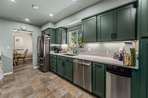 Tiny photo for 740 NW Kinney Street, Grants Pass, OR 97526 (MLS # 220213951)