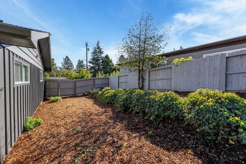 Tiny photo for 740 NW Kinney Street, Grants Pass, OR 97526 (MLS # 220213951)