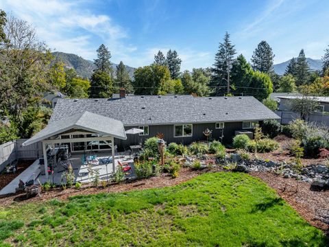 Tiny photo for 740 NW Kinney Street, Grants Pass, OR 97526 (MLS # 220213951)