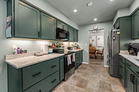 Tiny photo for 740 NW Kinney Street, Grants Pass, OR 97526 (MLS # 220213951)