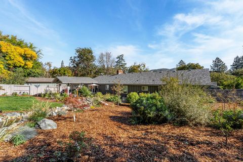 Tiny photo for 740 NW Kinney Street, Grants Pass, OR 97526 (MLS # 220213951)