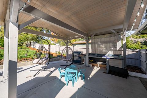 Tiny photo for 740 NW Kinney Street, Grants Pass, OR 97526 (MLS # 220213951)