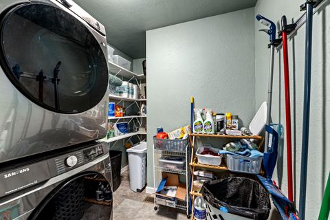 Tiny photo for 740 NW Kinney Street, Grants Pass, OR 97526 (MLS # 220213951)