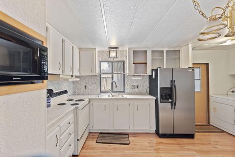 Tiny photo for 318 Sandlewood Drive, Grants Pass, OR 97526 (MLS # 220214351)