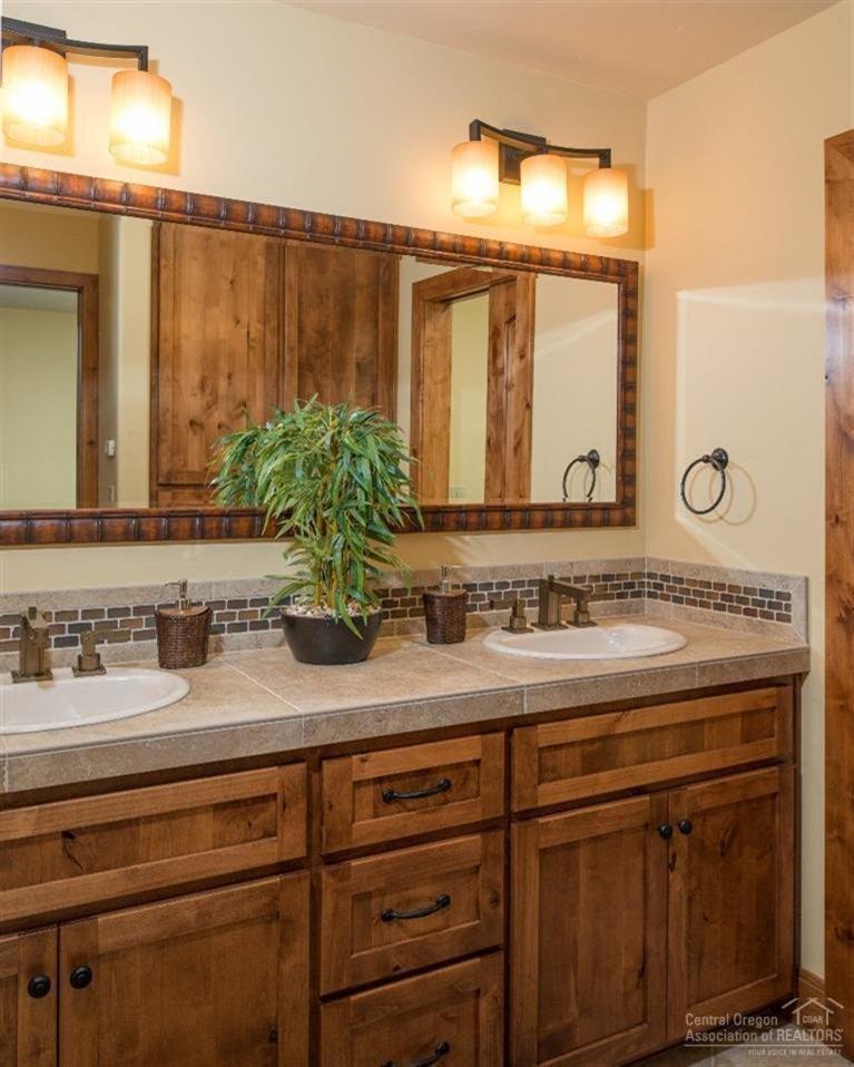 Fairway Point Villag - Residential