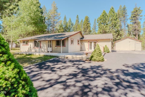 Photo of 52591 Sunrise Boulevard, La Pine, OR 97739 (MLS # 220224716)