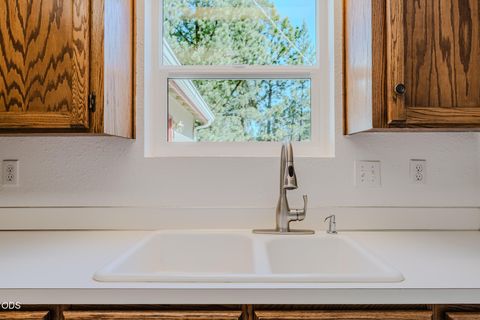 Tiny photo for 52591 Sunrise Boulevard, La Pine, OR 97739 (MLS # 220224716)