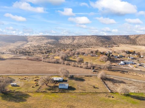 Tiny photo for 9581 NE Gateway Avenue, Madras, OR 97741 (MLS # 220214245)