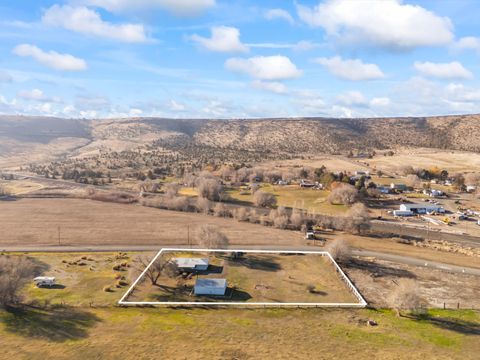 Tiny photo for 9581 NE Gateway Avenue, Madras, OR 97741 (MLS # 220214245)