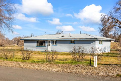 Tiny photo for 9581 NE Gateway Avenue, Madras, OR 97741 (MLS # 220214245)