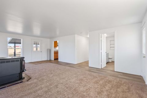 Tiny photo for 9581 NE Gateway Avenue, Madras, OR 97741 (MLS # 220214245)