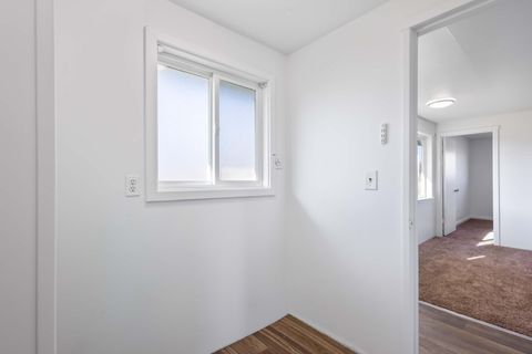 Tiny photo for 9581 NE Gateway Avenue, Madras, OR 97741 (MLS # 220214245)