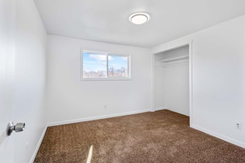 Tiny photo for 9581 NE Gateway Avenue, Madras, OR 97741 (MLS # 220214245)