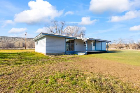 Tiny photo for 9581 NE Gateway Avenue, Madras, OR 97741 (MLS # 220214245)