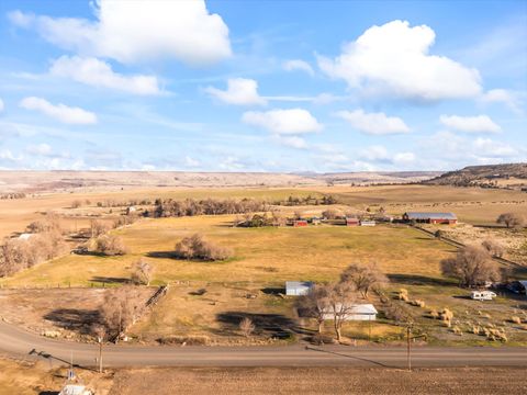 Tiny photo for 9581 NE Gateway Avenue, Madras, OR 97741 (MLS # 220214245)